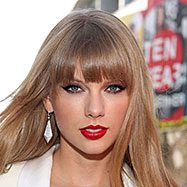 Get Earrings like Taylor Swift at the MTV Music Awards for only $22!