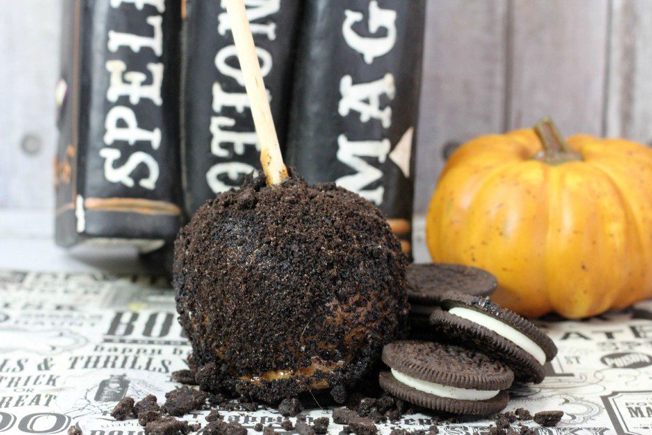 Oreo Caramel Apples Recipe Perfect for Fall!