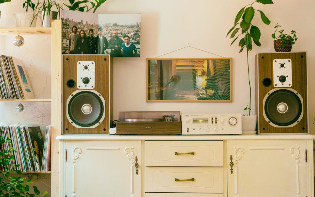 How To Pick The Perfect Wall Decor For Your Living Room