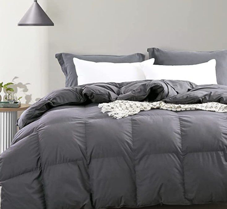 70% off Goose Down Feather Comforter Queen Size – Just $39.00 shipped on Amazon!!